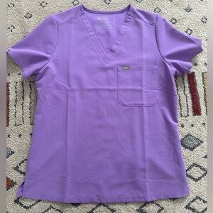 Figs Catarina One Pocket Scrub top Size Medium light purple